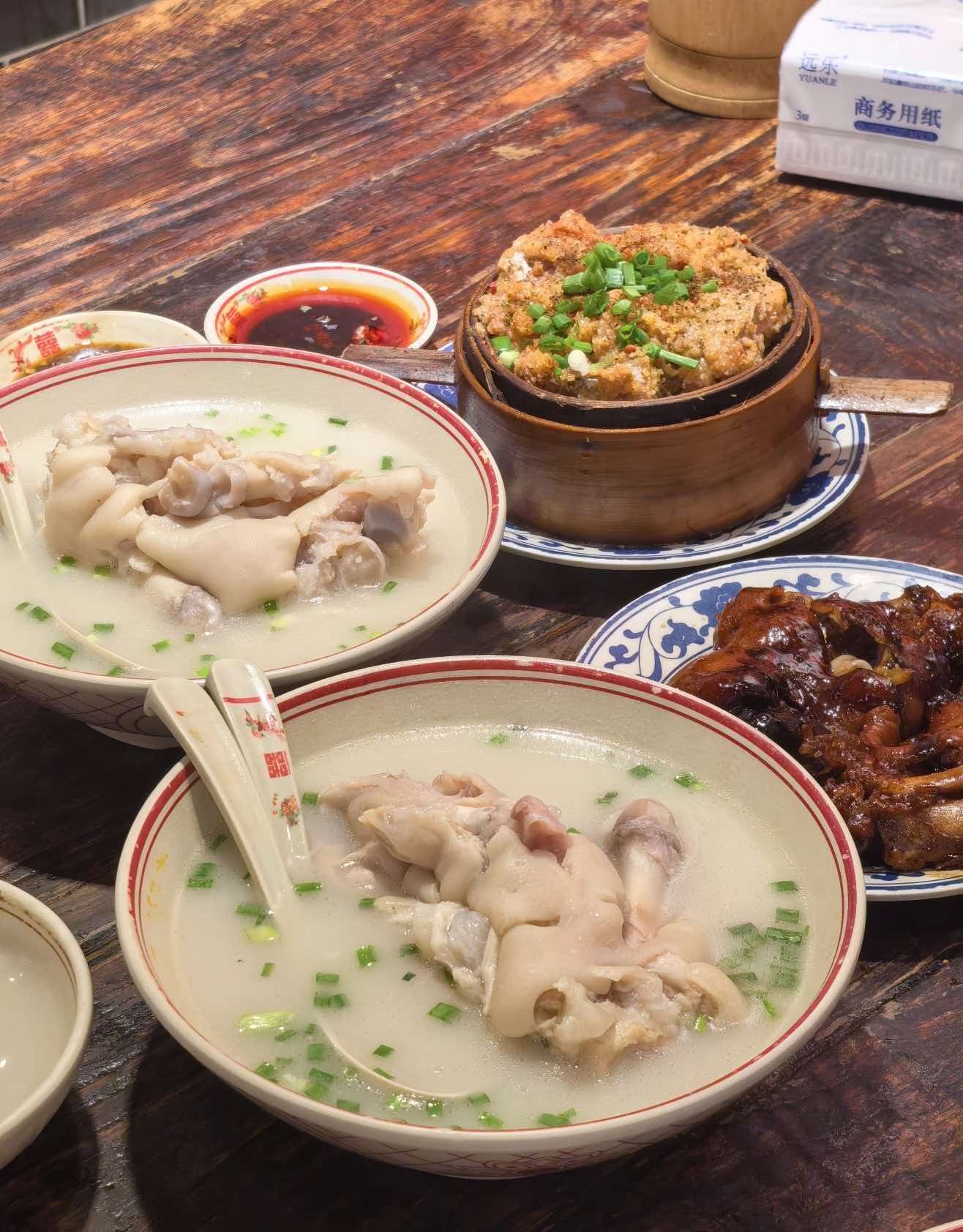 Experience of authentic Sichuan cuisine in Tianfu Rongcheng